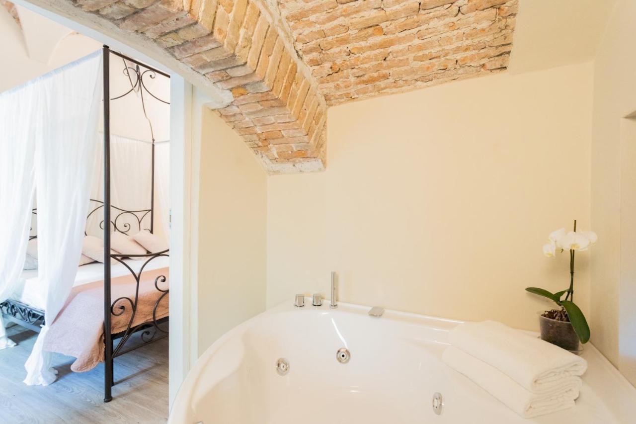 Romantic Escape City Centre With Jacuzzi & Parking By Rent All 科莫 外观 照片