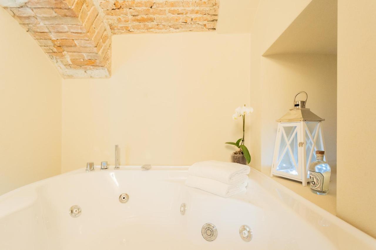 Romantic Escape City Centre With Jacuzzi & Parking By Rent All 科莫 外观 照片