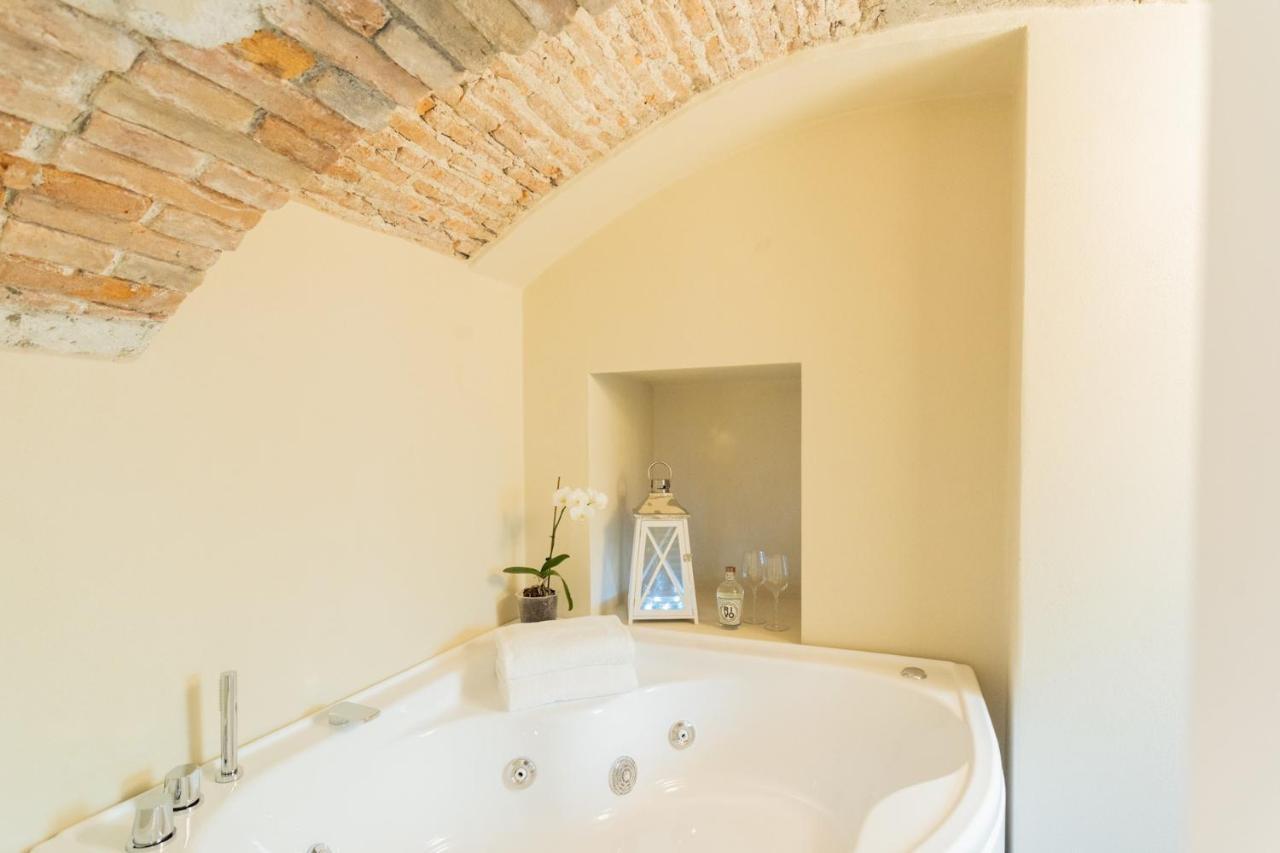 Romantic Escape City Centre With Jacuzzi & Parking By Rent All 科莫 外观 照片