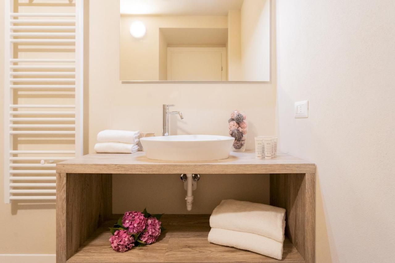 Romantic Escape City Centre With Jacuzzi & Parking By Rent All 科莫 外观 照片