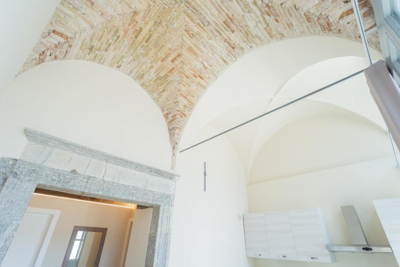 Romantic Escape City Centre With Jacuzzi & Parking By Rent All 科莫 外观 照片