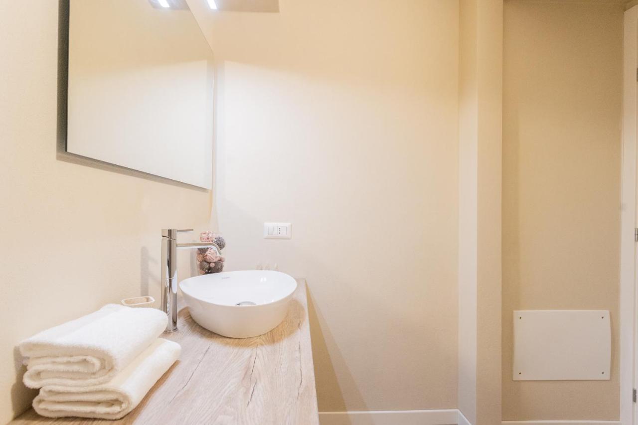 Romantic Escape City Centre With Jacuzzi & Parking By Rent All 科莫 外观 照片